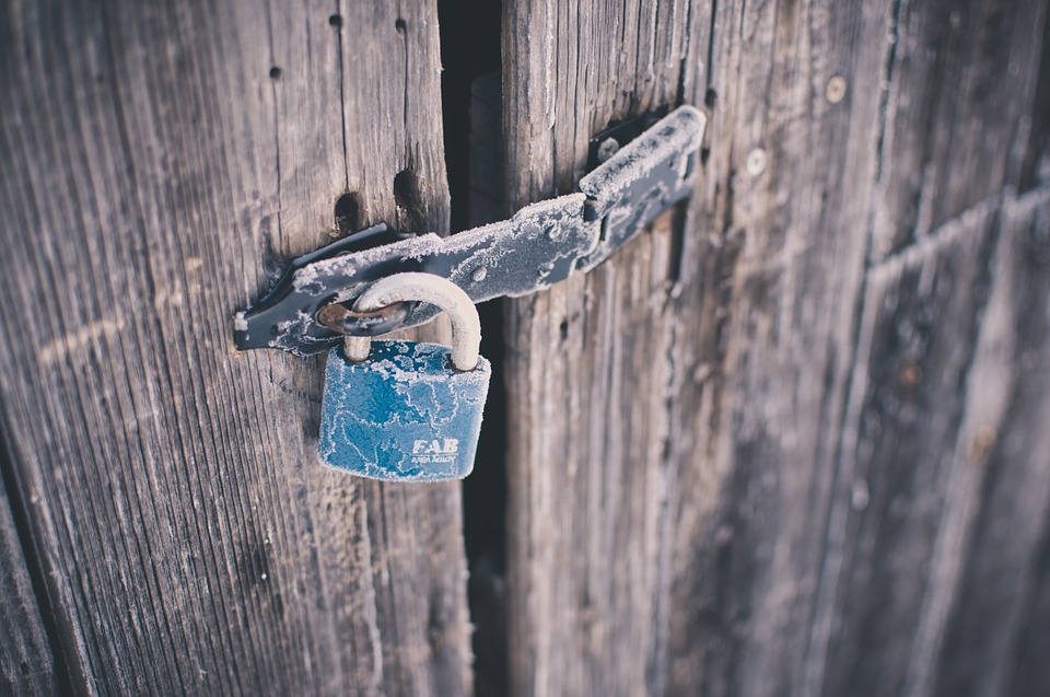 padlock door
