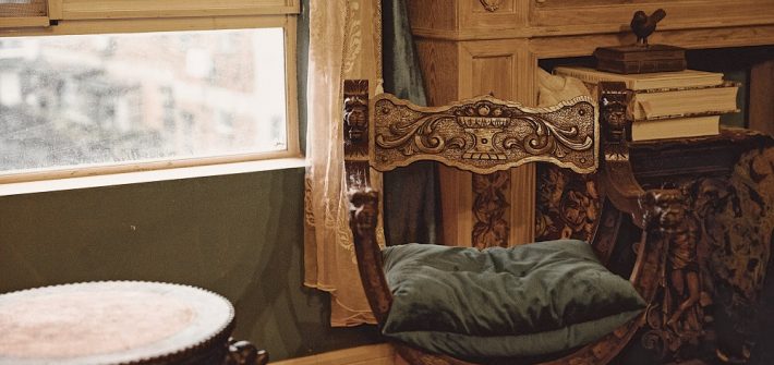 antique-books-chair-2168227