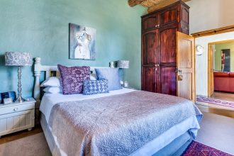 bedroom-interior-1543439