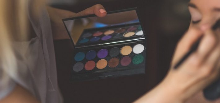 makeup-791303_1280